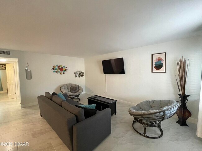 Building Photo - 411 N Halifax Ave