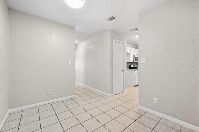 Building Photo - 2514 Howellwood Wy