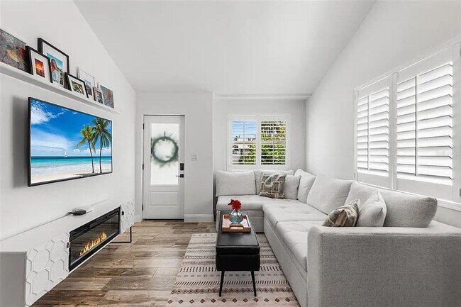 Building Photo - Coastal Luxury Living Just Minutes from Madeira Beach - 3bed | 2 bath