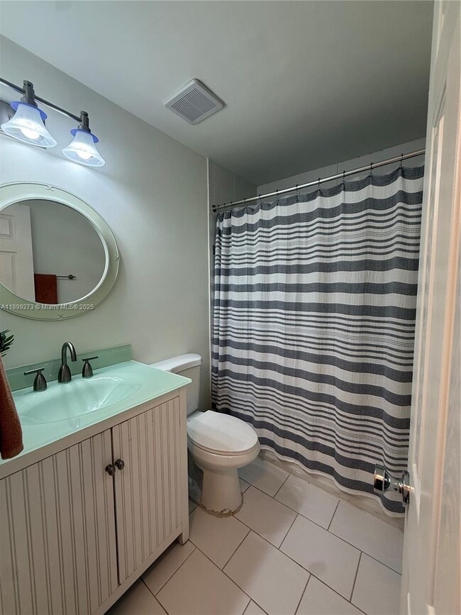 Building Photo - 4708 SW 67th Ave