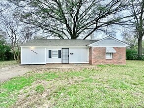 Building Photo - 4130 Pikes Peak Ave