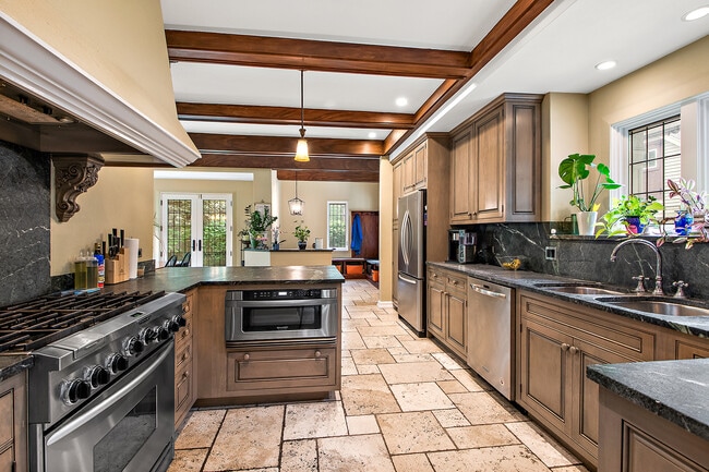 Building Photo - 2023-2027 W 108th Pl