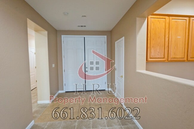 Building Photo - Ready to move in -4 bed+-2bath
