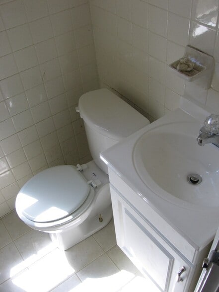 Bathroom - 3610 Olive St