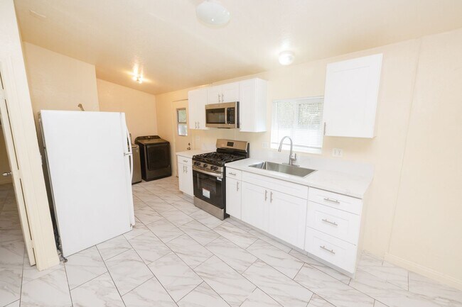 Building Photo - 1357-59 Marline Ave