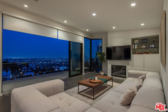 Building Photo - 8634 Franklin Ave