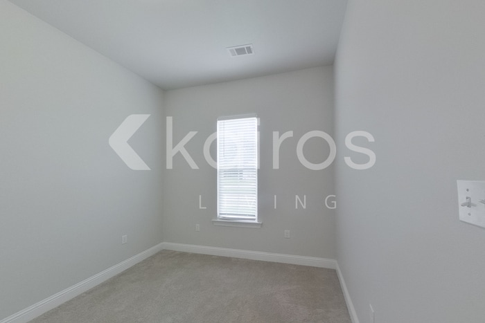 Building Photo - 4816 W Dacha Ln
