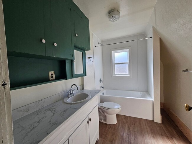 Building Photo - Spacious Home in the Slant Street Neighborhood