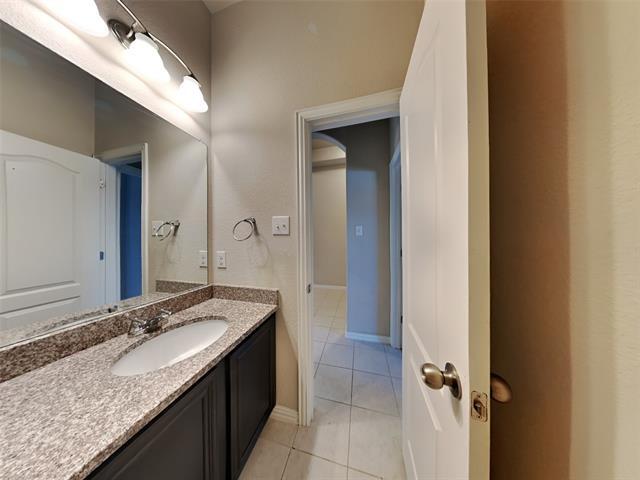 Building Photo - 1618 Sherwood Dr