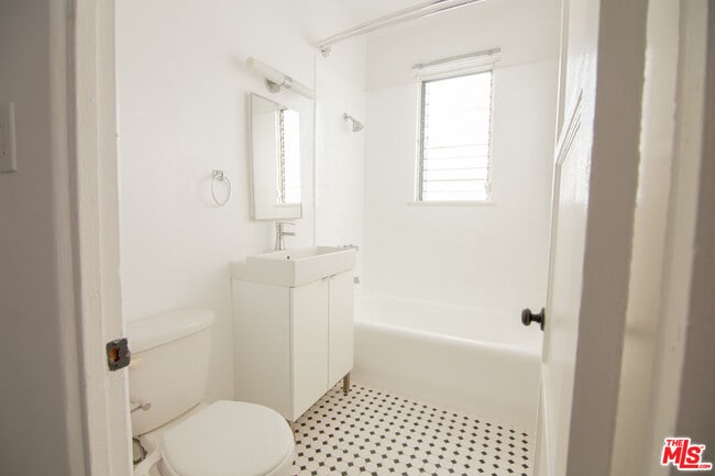 Building Photo - 1201 N Crescent Heights Blvd