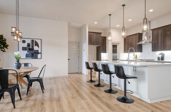 Building Photo - Luxury New Construction Five Bedroom Three...