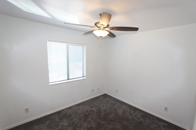Building Photo - Spacious East Side 4BR Townhome with Fenced Yard