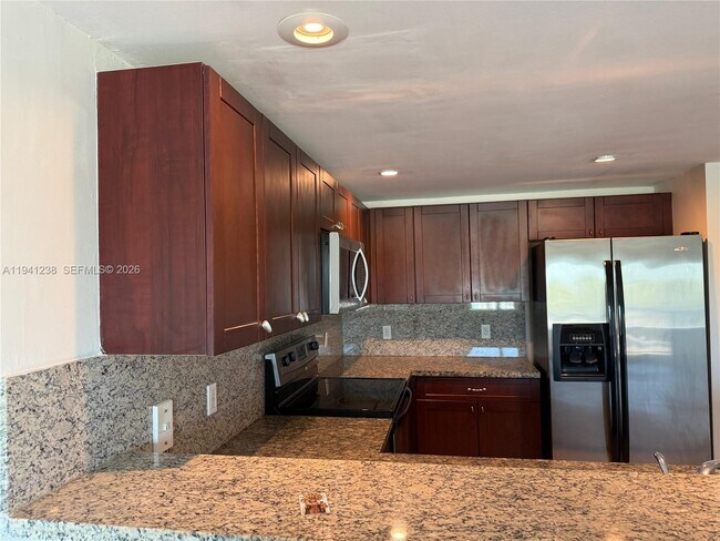 Building Photo - 2740 SW 28th Terrace