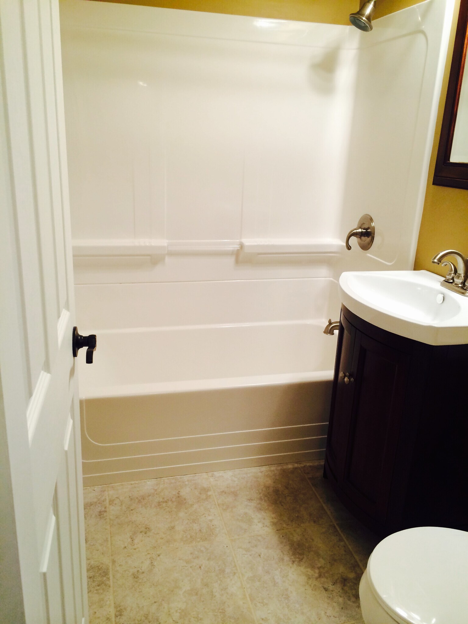 Building Photo - 208 Chestnut Ave