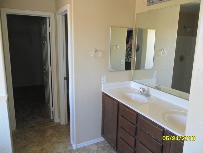 Building Photo - 25825 W Miami St