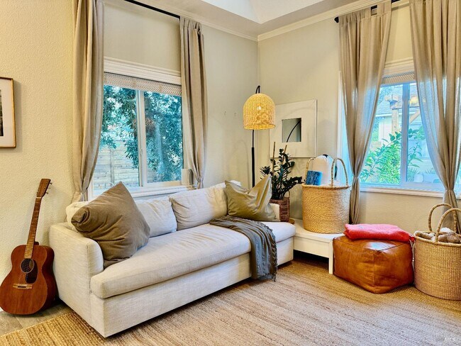 Building Photo - 1813 Fair Way