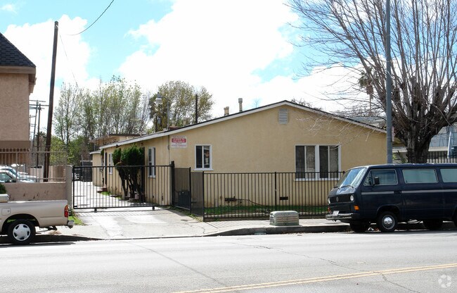 Building Photo - 15546 Vanowen St