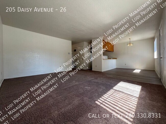 Building Photo - 205 Daisy Ave