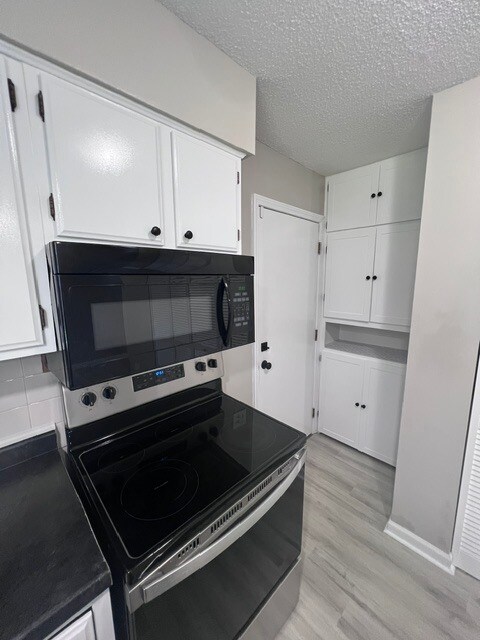 Building Photo - 1418 Dobbins Dr