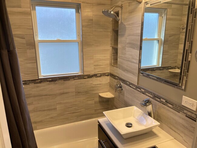 Building Photo - 1428 Fowler Ave