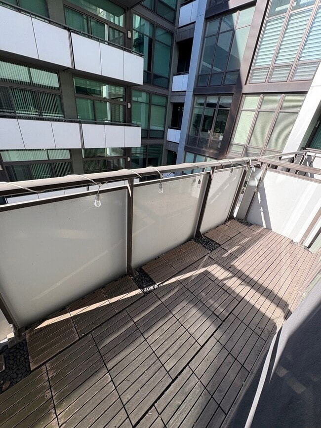 Building Photo - 650 W Wayman St