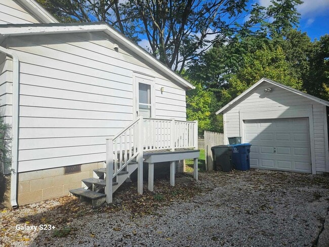 Building Photo - Kent 2-bedroom 1 bath house for rent