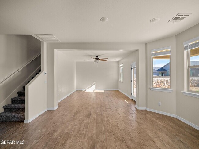 Building Photo - 561 Issa Circle