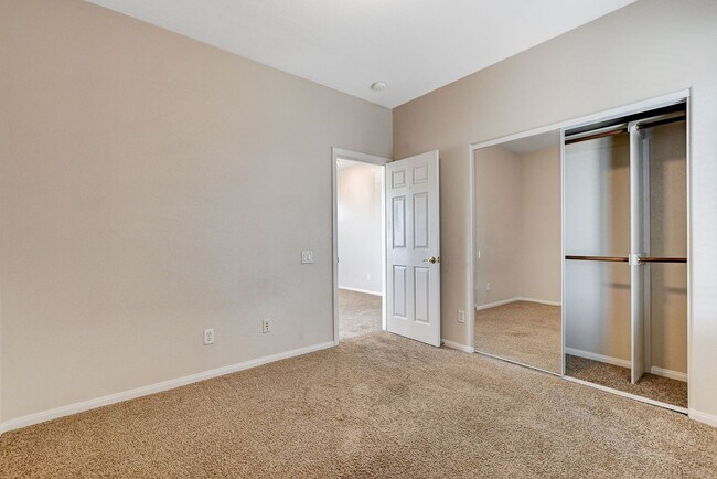 Building Photo - Summerlin Home - 3 Bedrooms + Small Loft +...