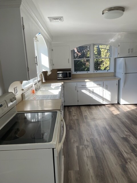 Building Photo - 1240 Manor St