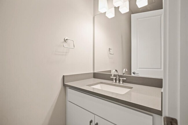 Building Photo - 1730 Bunche Rd