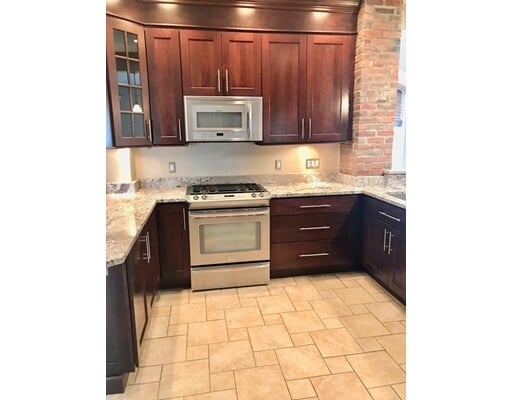 Building Photo - 210 Somerset Ave