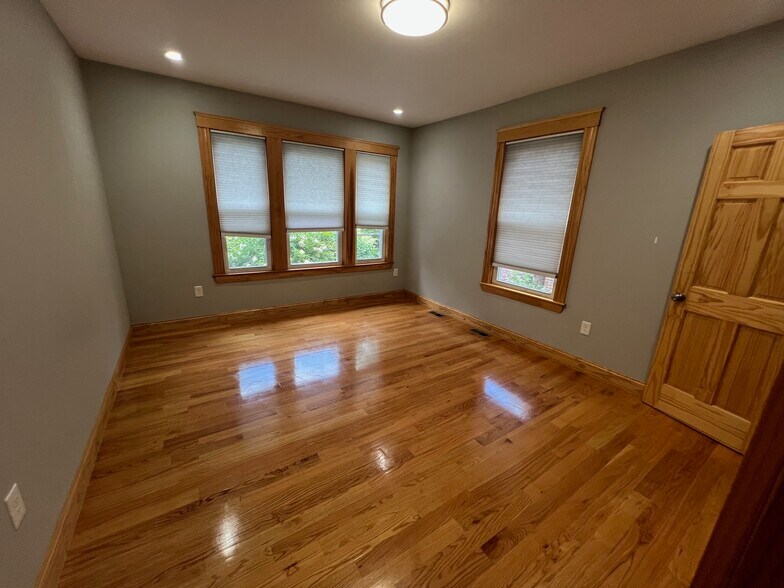 Building Photo - 152 Winchester St