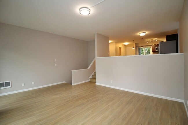 Building Photo - 4 Touchstone Dr