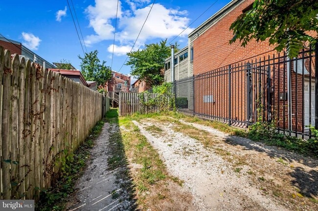 Building Photo - 665 Washington Blvd