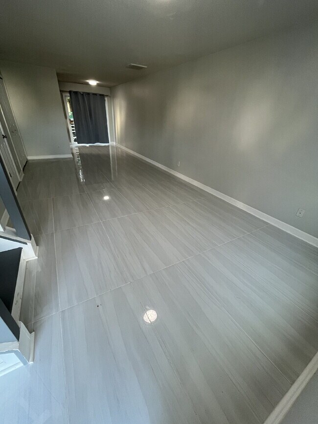 Building Photo - "Chic & Cozy: Modern 2-Bed Townhouse with Marble Accents in Greensboro!"