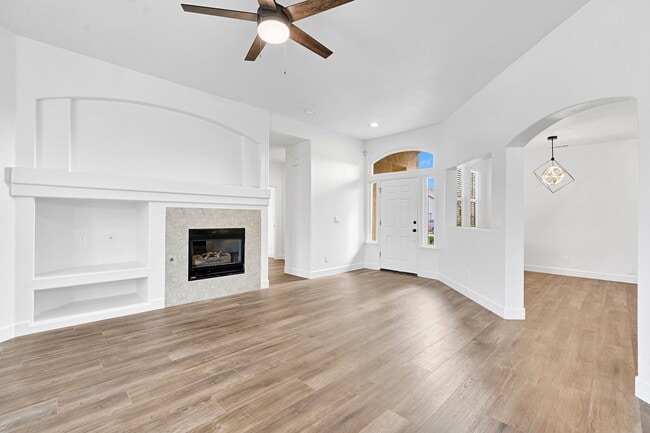 Building Photo - 10556 E Greenbury Way