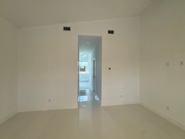 Building Photo - 1882 Coral Point Dr