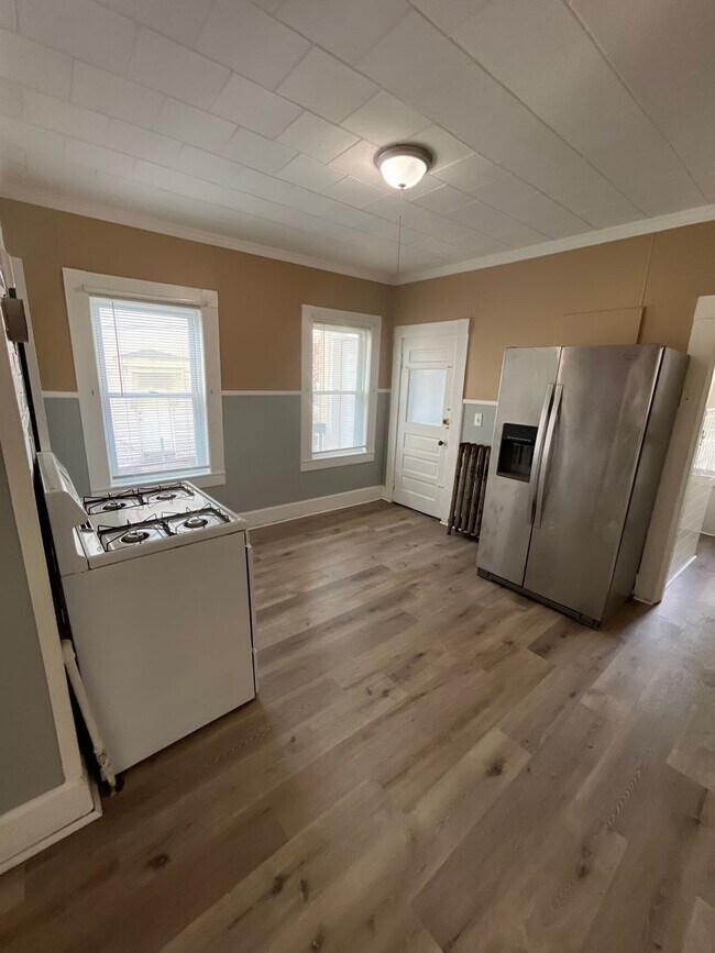 Building Photo - 36 Fisher St