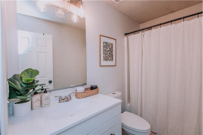 Building Photo - 1930 Independence Rd