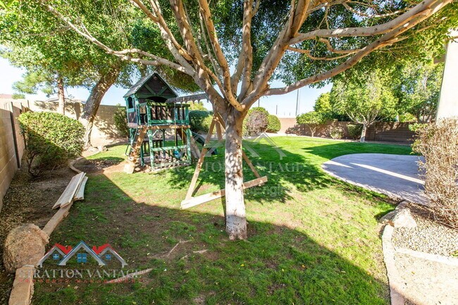 Building Photo - 14616 W Windward Ave