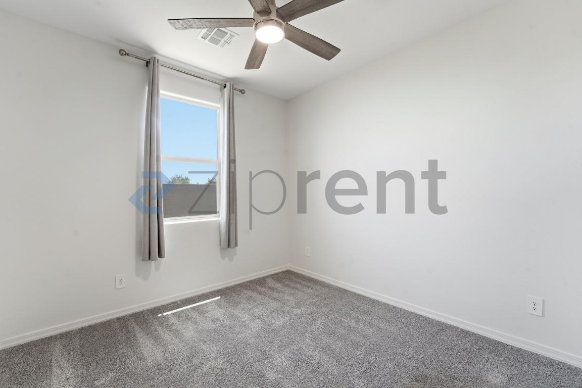 Building Photo - Unit