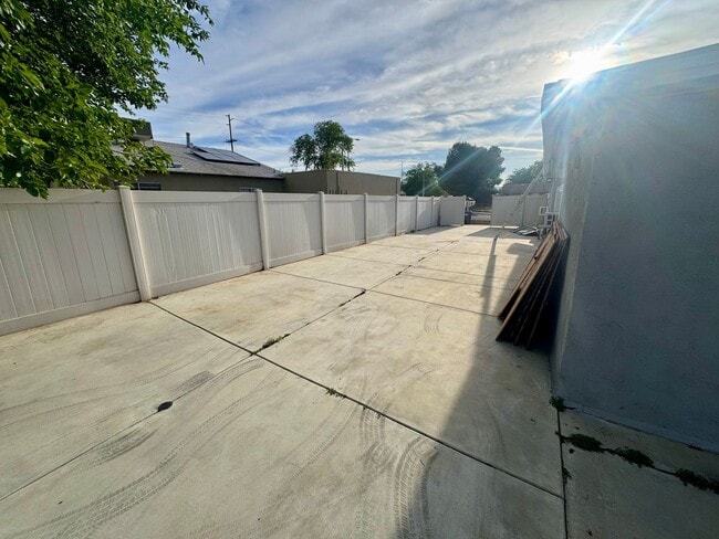 Building Photo - Beautiful 4 bedroom in West Lancaster