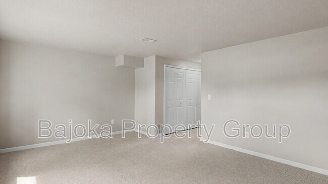 Building Photo - 43018 Burlington Dr