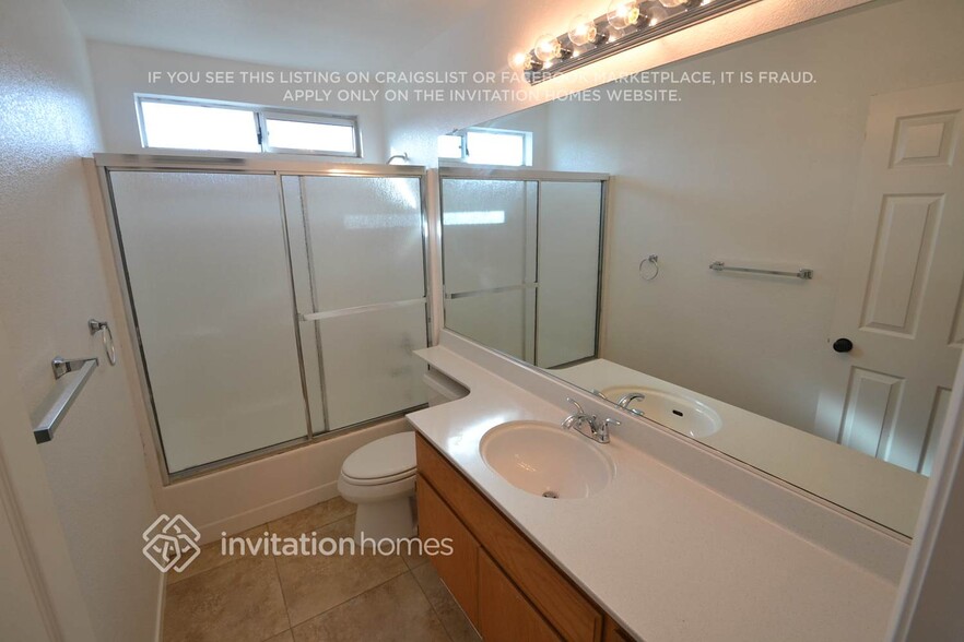Building Photo - 4421 Fall Ln