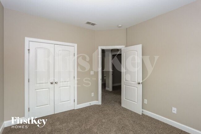 Building Photo - 2708 Woodlands Creek Dr