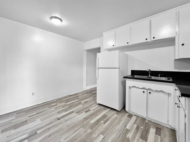 Building Photo - 2BR/1BA House w/ Fenced Yard + Garage In Carmichael