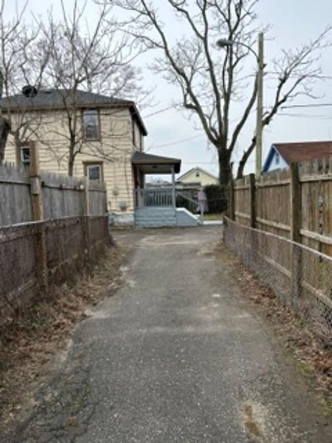 Building Photo - Recently Renovated 3-Bedroom, 1-Bath Home in Pleasantville