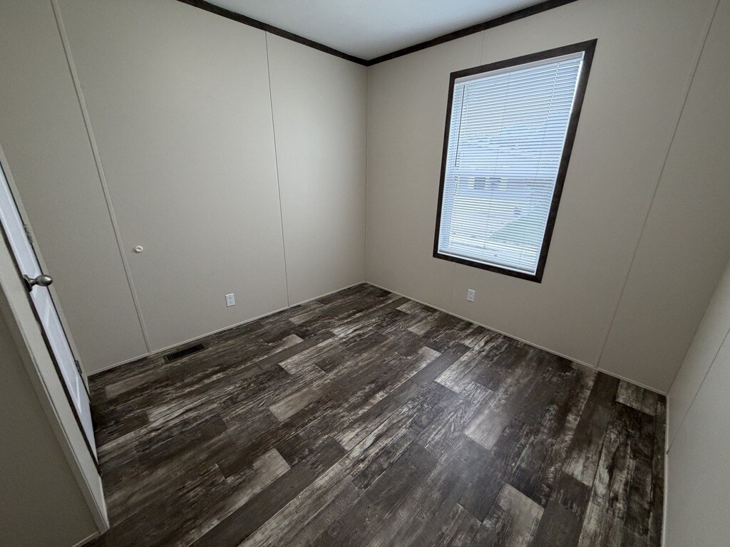 Building Photo - 38070 Ducharme Dr