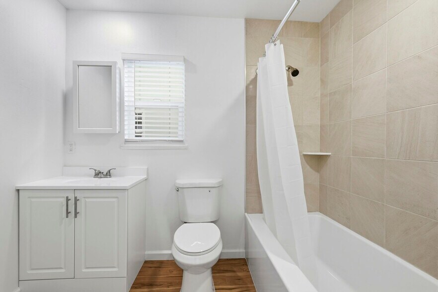 Building Photo - 114 Park Ave