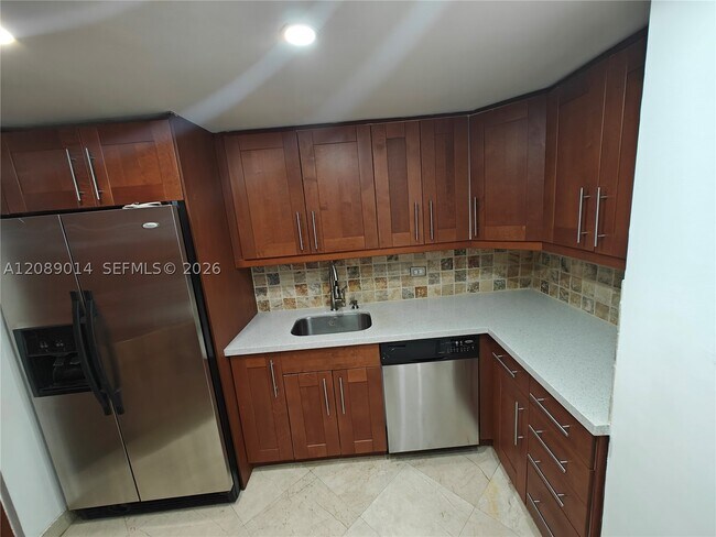 Building Photo - 825 Brickell Bay Dr